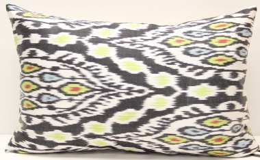 i40 - Ikat Pillow Cover